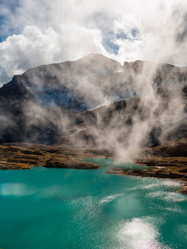 Mont-Perdu derrière un rideau de brume Mont-Perdu derrière un rideau de brume