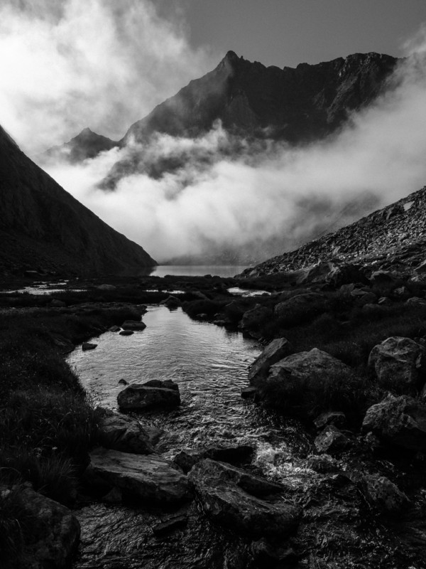 Langue de brume sur le lac de Rabiet Langue de brume sur le lac de Rabiet