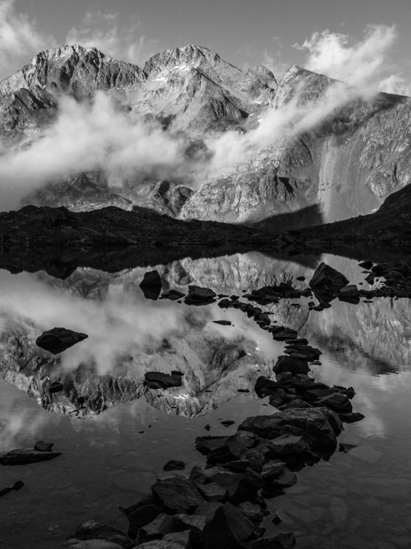 Pic Chabarrou se reflètant dans le lac de la Badète Pic Chabarrou se reflètant dans le lac de la Badète